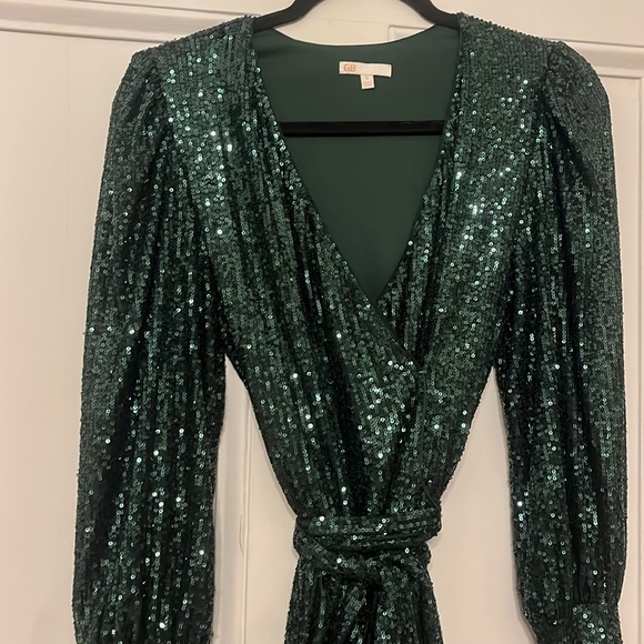 Emerald green sequins- holiday party- - Picture 4 of 9